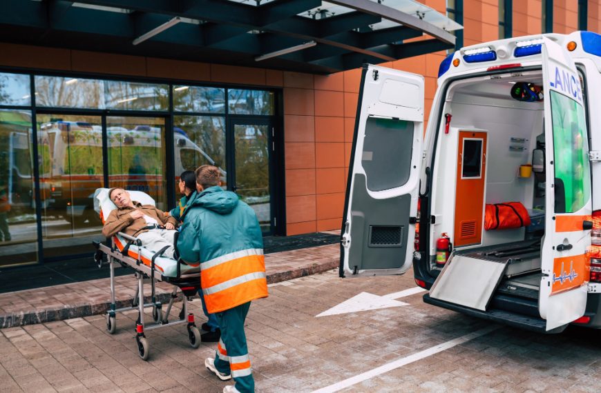 Czy szpital musi zapewnic transport?
