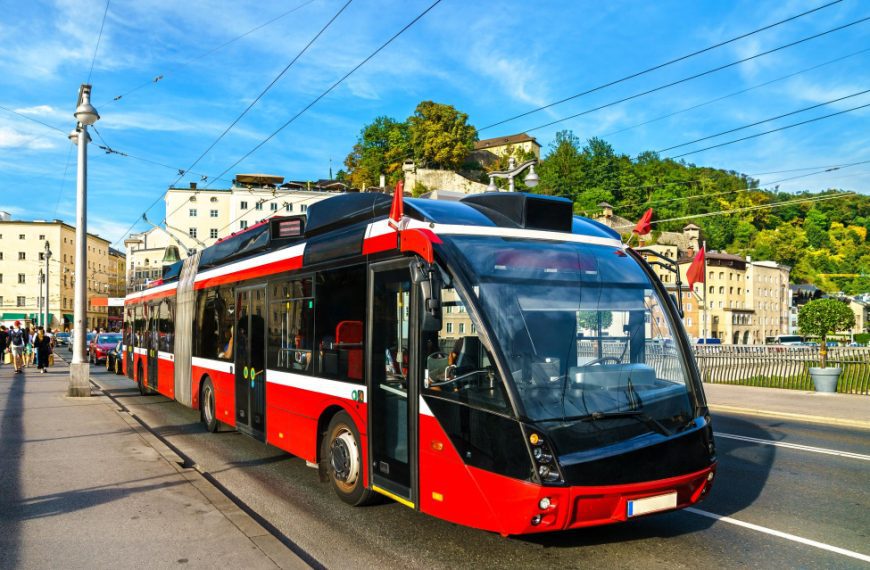 Jak nazywa się autobus na prąd?